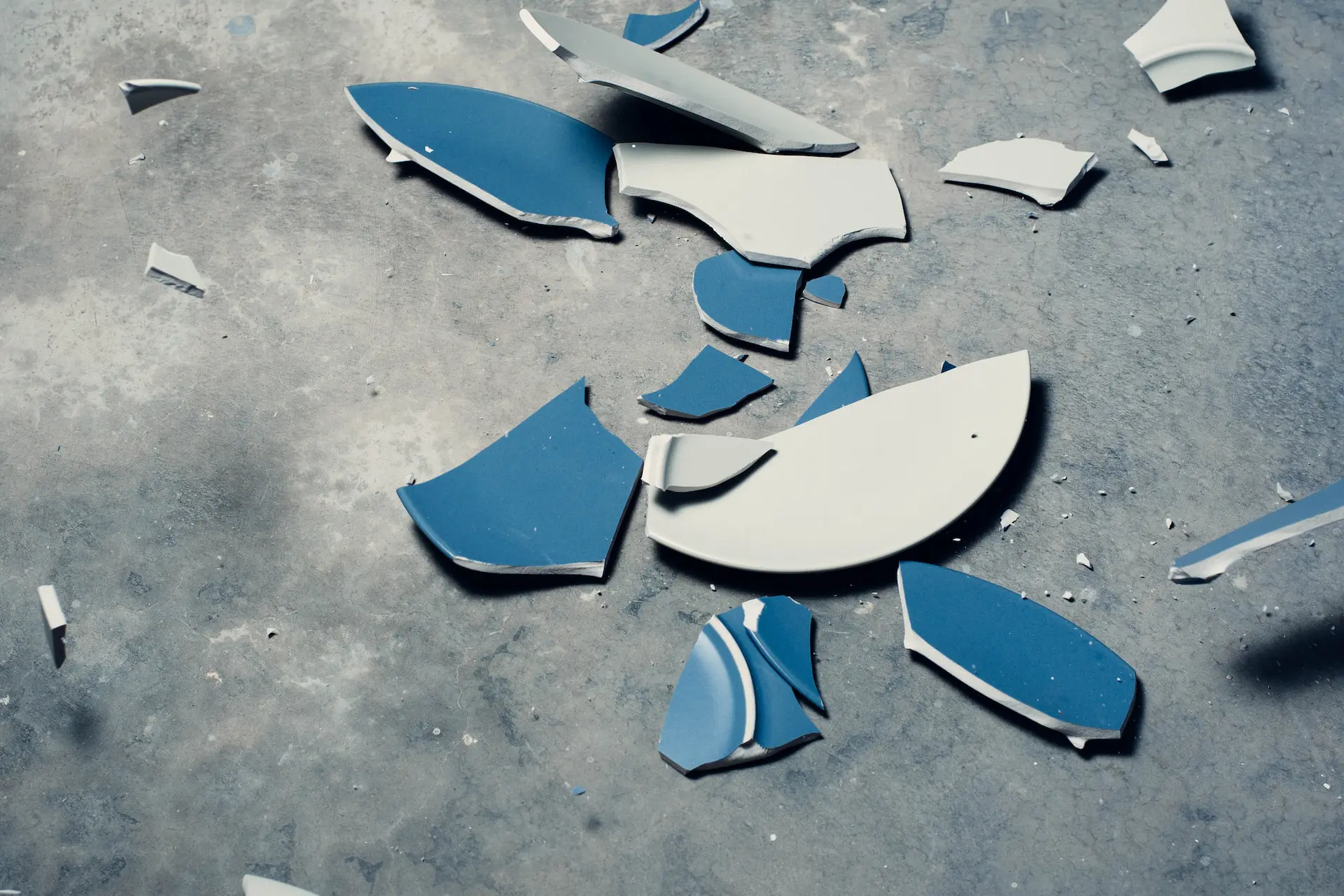 broken dishware -what are manufacturing defects