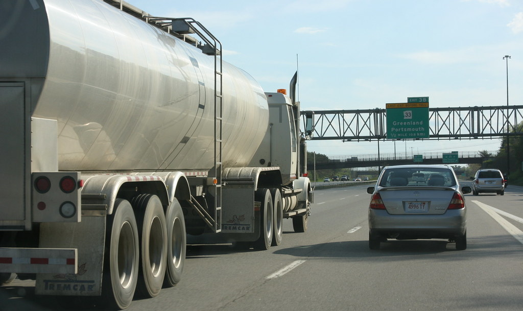 Sharing-the-road-with-large-trucks-on-interstate