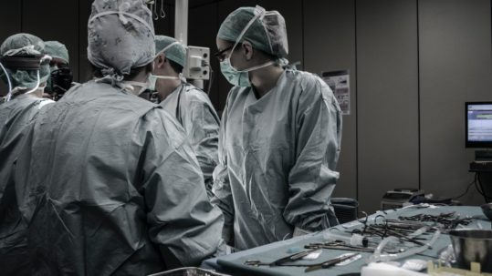 types of malpractice - surgeons in operating room